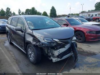  Salvage Toyota Sienna