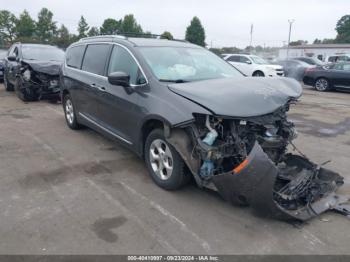  Salvage Chrysler Pacifica