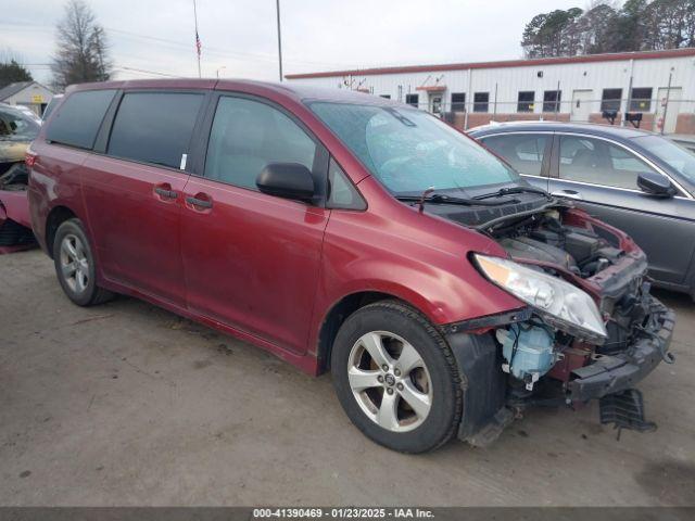  Salvage Toyota Sienna