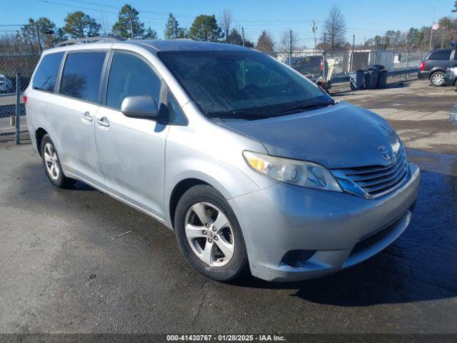  Salvage Toyota Sienna