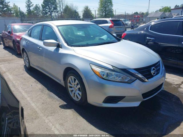  Salvage Nissan Altima