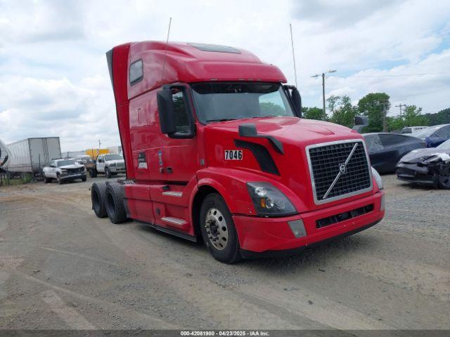  Salvage Volvo Vnl