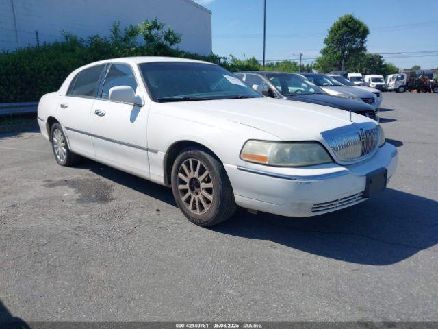  Salvage Lincoln Towncar