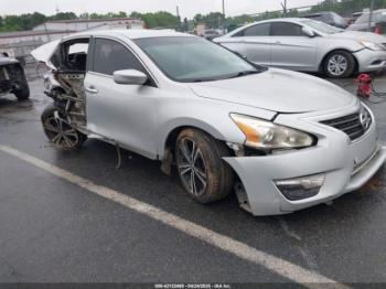  Salvage Nissan Altima