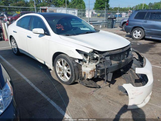  Salvage Nissan Maxima
