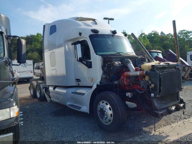  Salvage Peterbilt 579