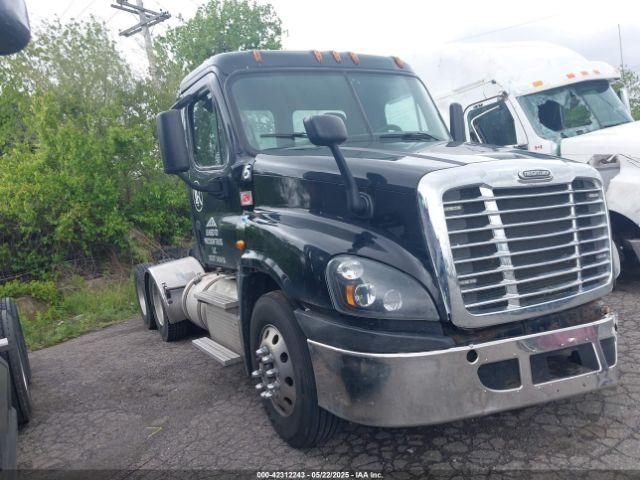  Salvage Freightliner Cascadia 125