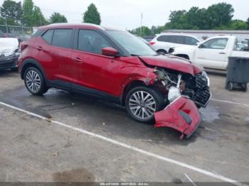  Salvage Nissan Kicks