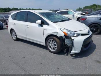  Salvage Toyota Prius v