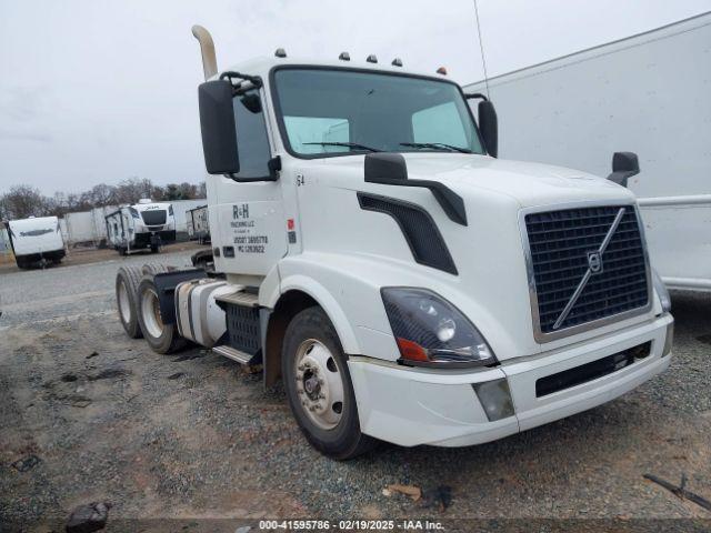  Salvage Volvo Vn