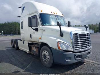  Salvage Freightliner Cascadia 125