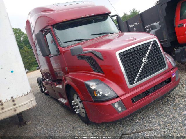  Salvage Volvo Vnl