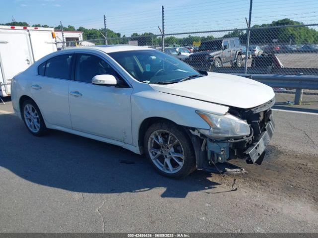 Salvage Nissan Maxima