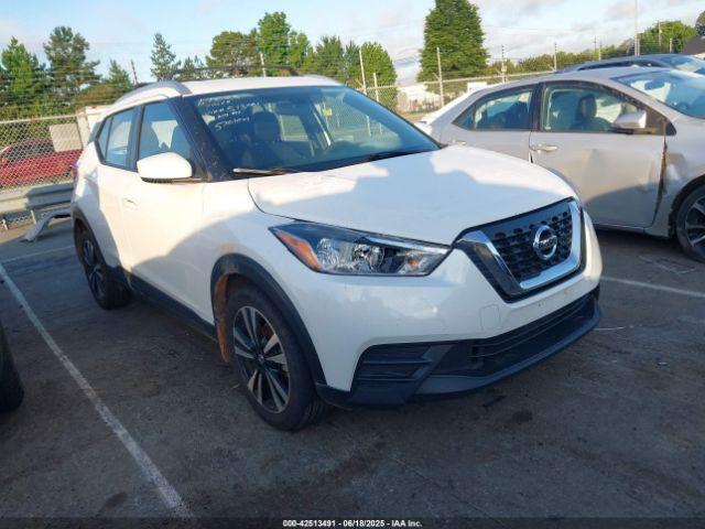  Salvage Nissan Kicks