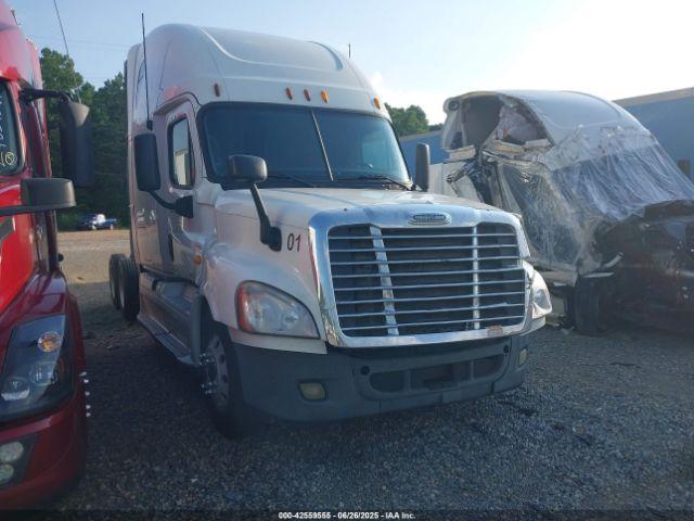  Salvage Freightliner Cascadia 125