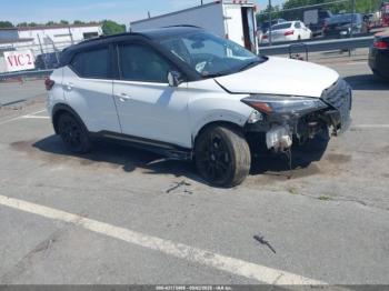  Salvage Nissan Kicks