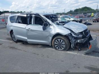  Salvage Chrysler Pacifica
