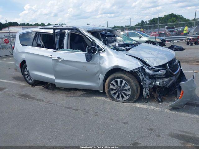  Salvage Chrysler Pacifica