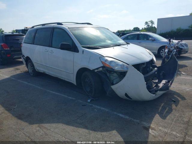  Salvage Toyota Sienna