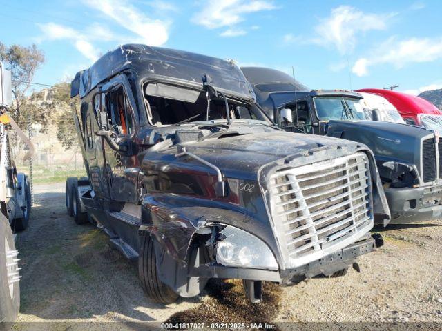  Salvage Freightliner Cascadia 125