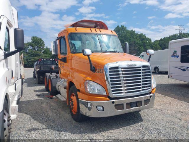  Salvage Freightliner Cascadia 125