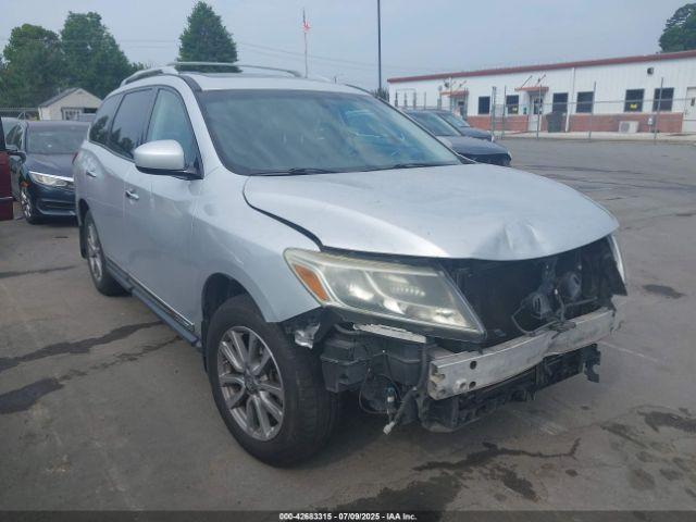  Salvage Nissan Pathfinder