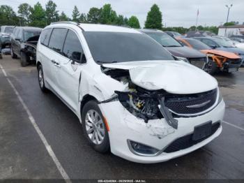  Salvage Chrysler Pacifica