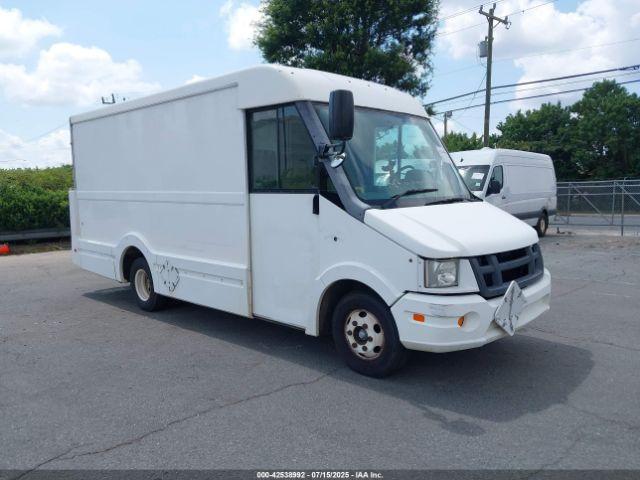  Salvage Isuzu Commercial Van