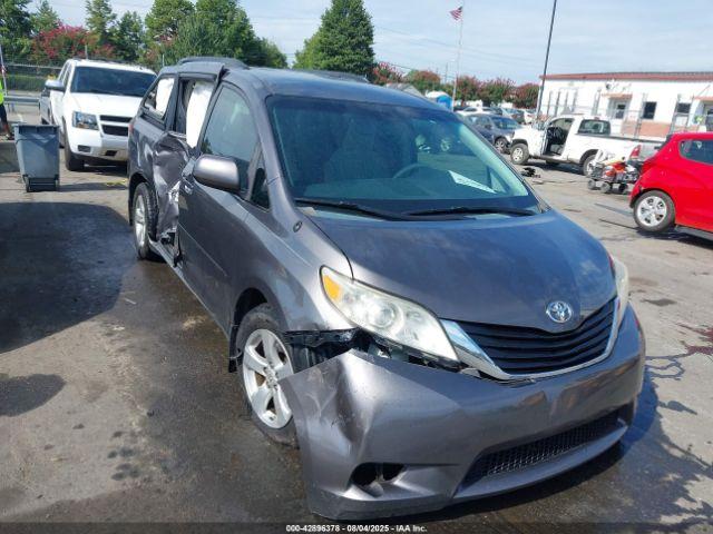  Salvage Toyota Sienna