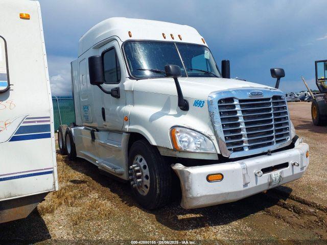  Salvage Freightliner Cascadia 125