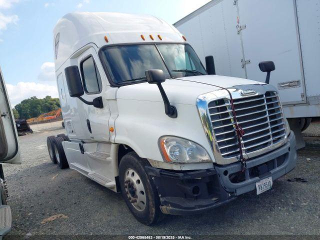  Salvage Freightliner Cascadia 125
