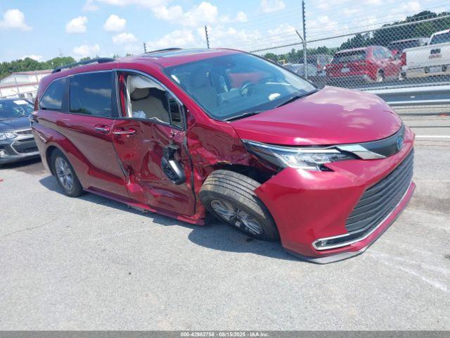  Salvage Toyota Sienna