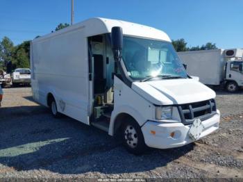  Salvage Isuzu Commercial Van
