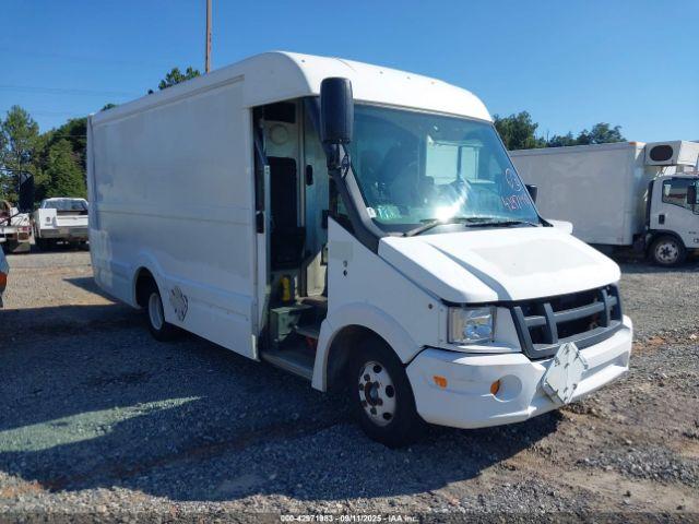  Salvage Isuzu Commercial Van
