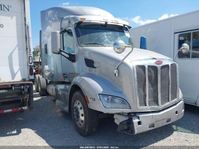  Salvage Peterbilt 579