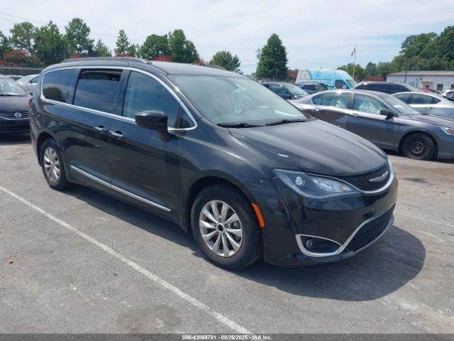  Salvage Chrysler Pacifica