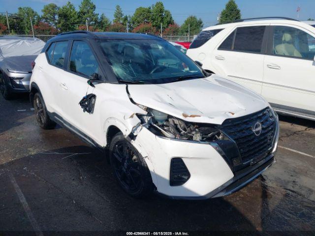  Salvage Nissan Kicks