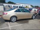 Toyota Camry Le Image 6