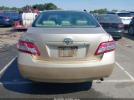Toyota Camry Le Image 9