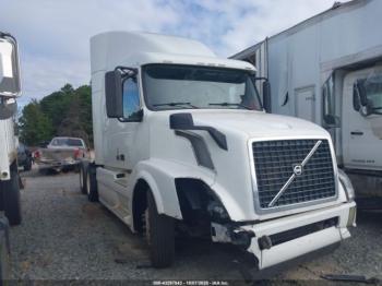  Salvage Volvo Vn