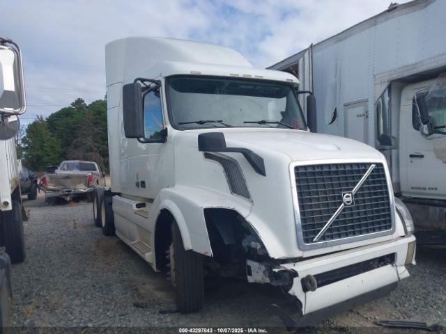  Salvage Volvo Vn