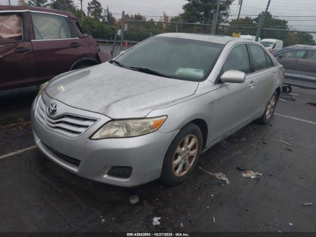 Toyota Camry Le Image 3