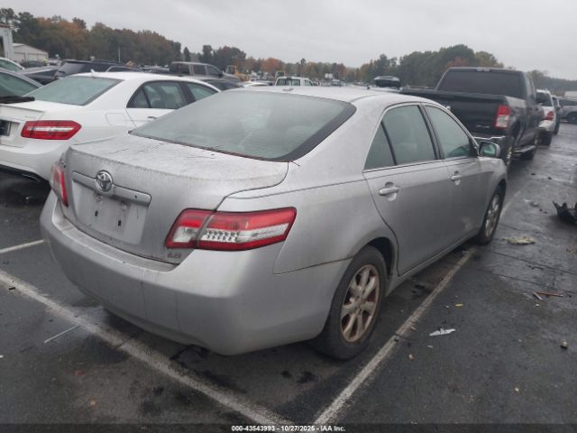 Toyota Camry Le Image 7