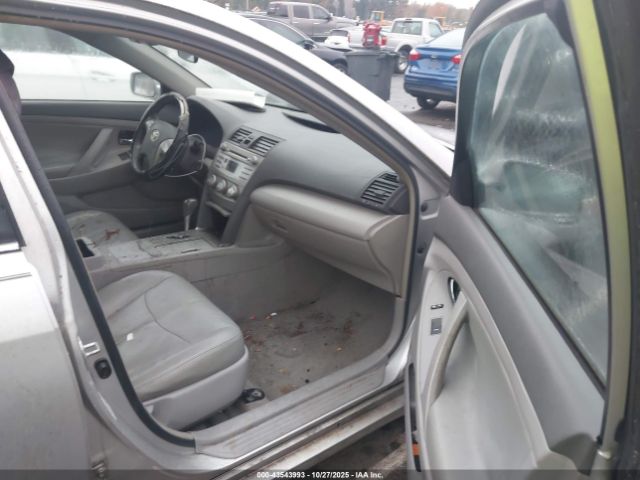 Toyota Camry Le Image 8