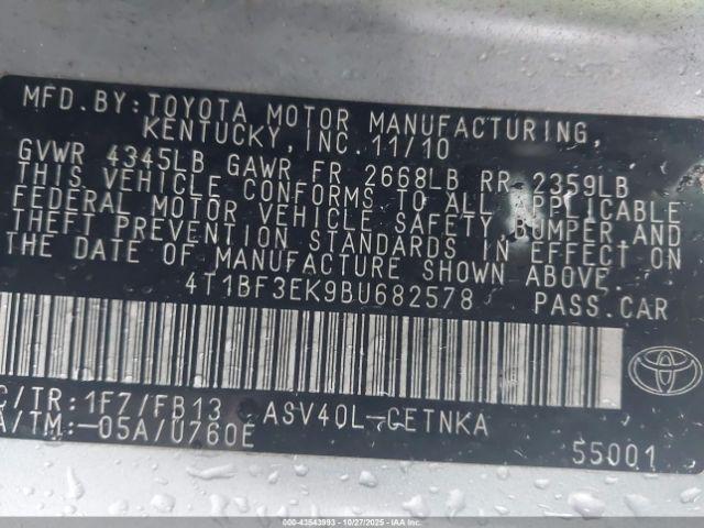 Toyota Camry Le Image 9