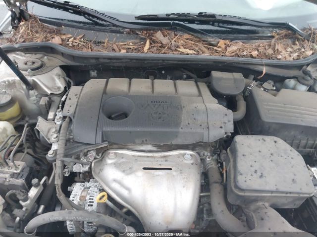 Toyota Camry Le Image 11