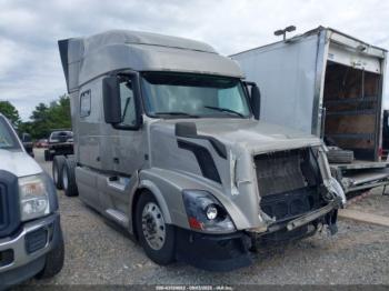  Salvage Volvo Vn