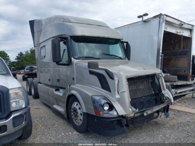  Salvage Volvo Vn