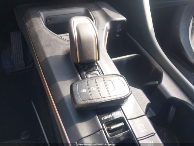 Toyota Crown Limited Image 13