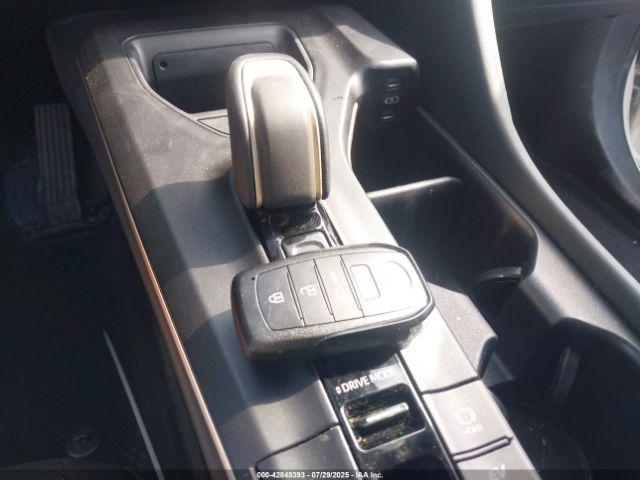 Toyota Crown Limited Image 13